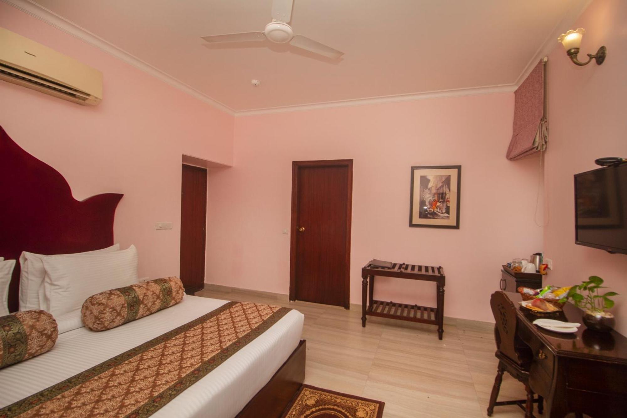 Hotel Amritara Suryauday Haveli à Bénarès Extérieur photo