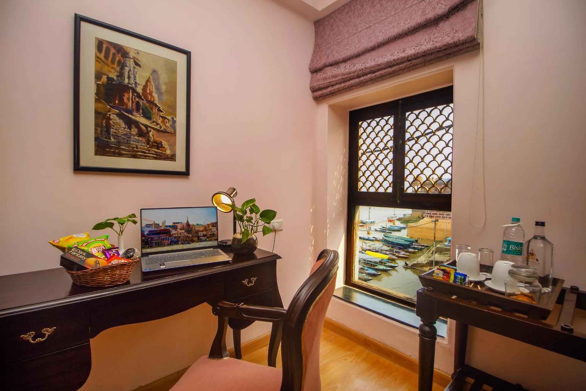 Hotel Amritara Suryauday Haveli à Bénarès Extérieur photo