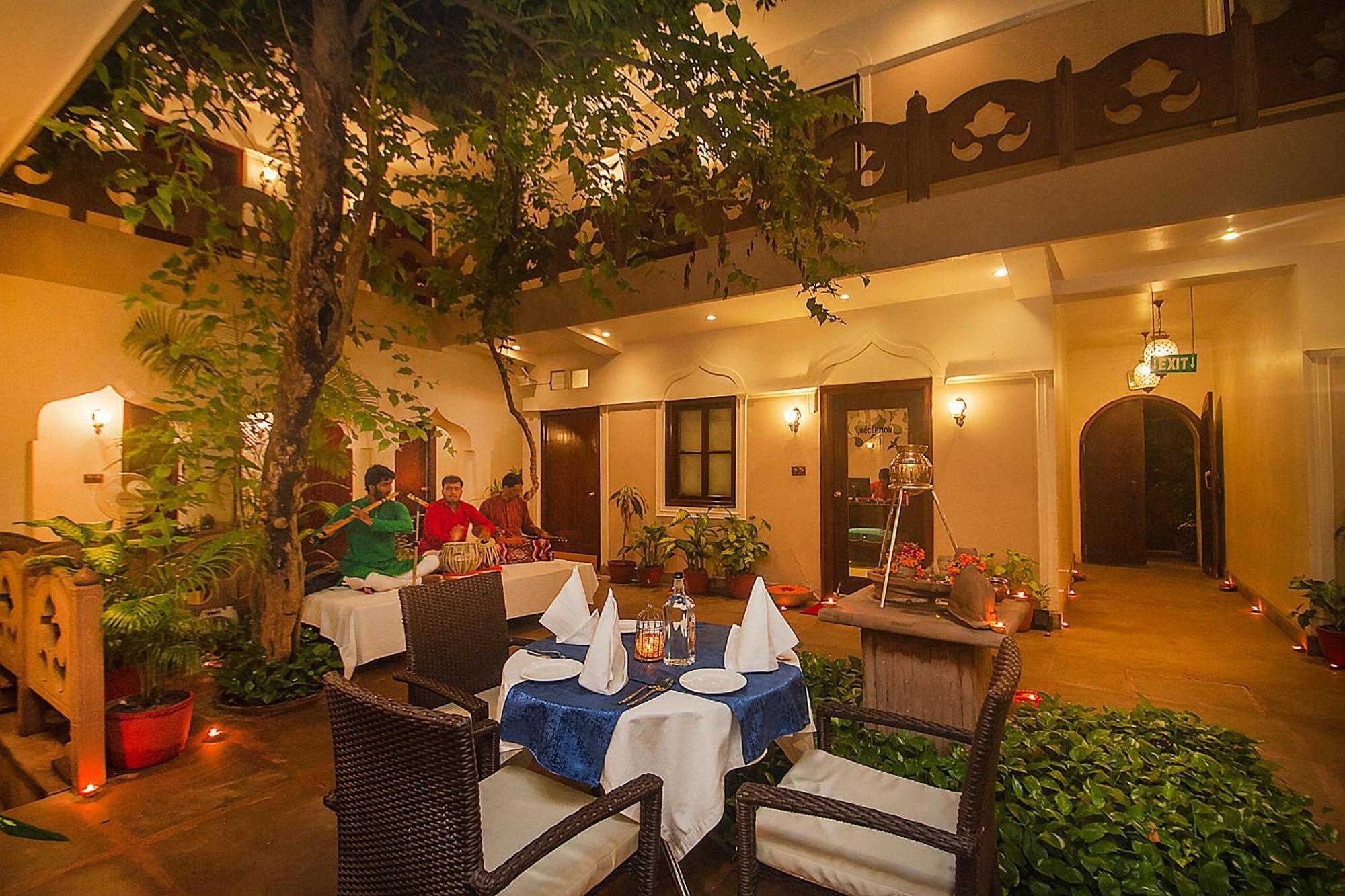 Hotel Amritara Suryauday Haveli à Bénarès Extérieur photo