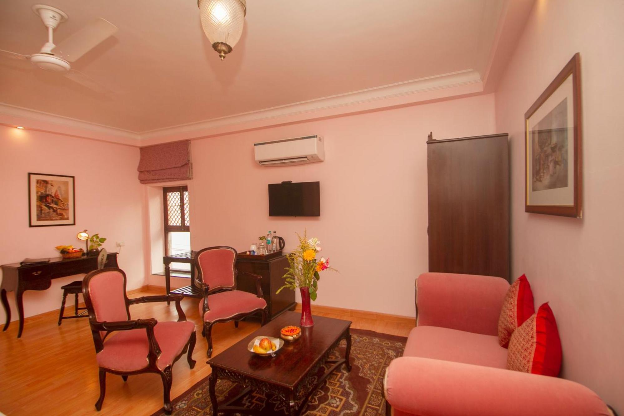 Hotel Amritara Suryauday Haveli à Bénarès Extérieur photo